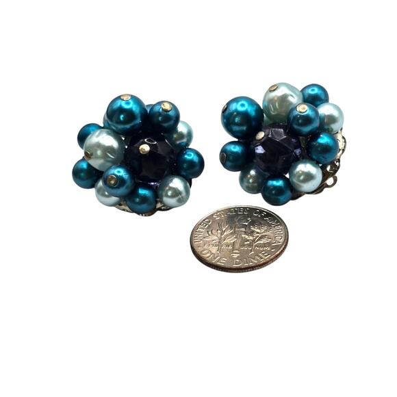Vintage Japan Bead Cluster Earrings Clip-On Teal Blue Faux Pearl Mid Century - Picture 3 of 7